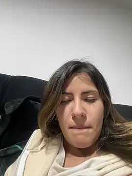 Snapshot of Andrea18_blonde chatting on 03.19.25 Andrea18 blonde online show from 03.19.25