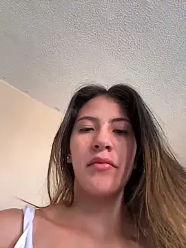Snapshot of Andrea18_blonde chatting on 09.21.25 Andrea18 blonde online show from 09.21.25
