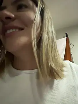 Snapshot of Andrea18_blonde chatting on 01.17.26 Andrea18 blonde online show from 01.17.26