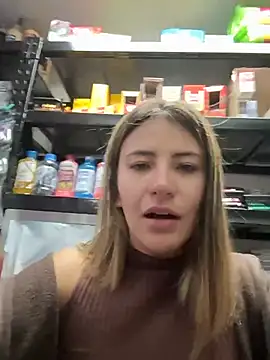 Snapshot of Andrea18_blonde chatting on 02.17.26 Andrea18 blonde online show from 02.17.26