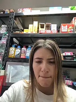 Snapshot of Andrea18_blonde chatting on 02.24.26 Andrea18 blonde online show from 02.24.26