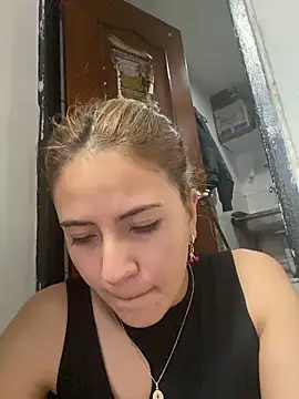 Snapshot of Andrea18_blonde chatting on 06.29.26 Andrea18 blonde online show from 06.29.26