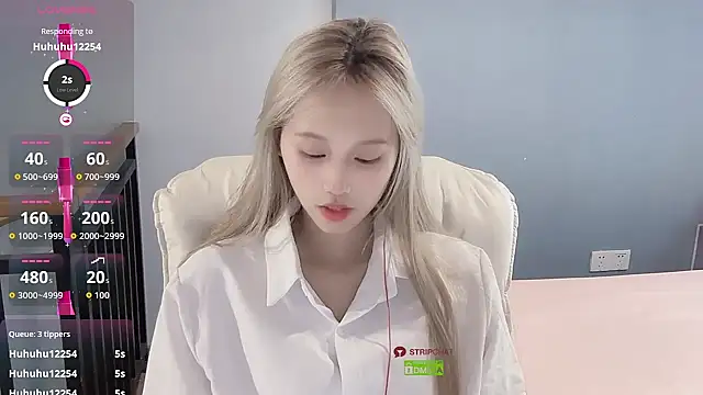 xunian71O online show from 01.08.26