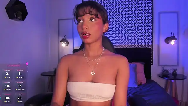 Gigi Strawberry online show from 03.07.25