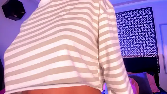 Gigi Strawberry online show from 03.14.25