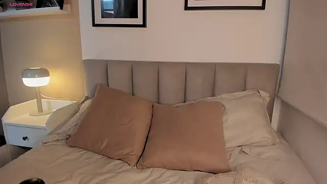 Gigi Strawberry online show from 09.19.25