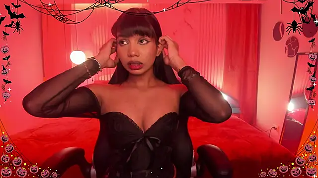 Gigi Strawberry online show from 10.31.25