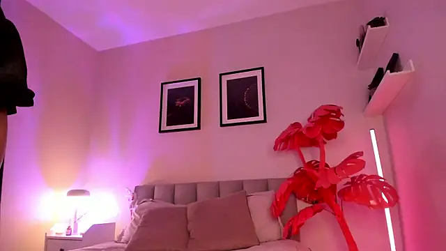 Gigi Strawberry online show from 03.25.26