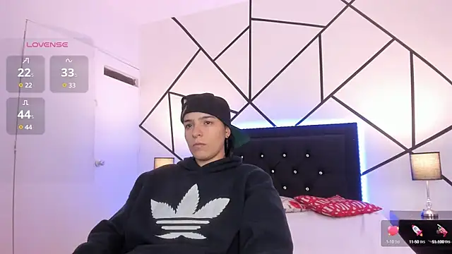 Liiam smith  online show from 03.12.25