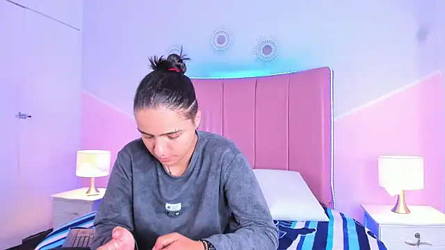 Liiam smith  online show from 09.10.25