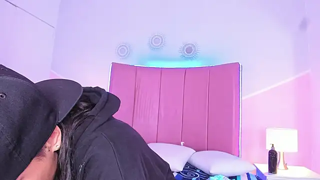 Liiam smith  online show from 09.13.25