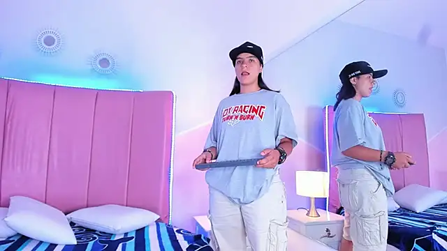 Liiam smith  online show from 09.23.25