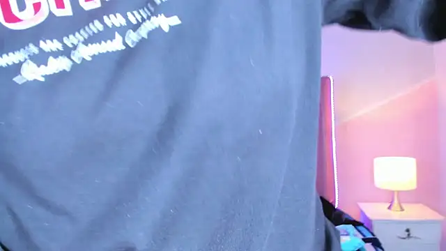 Liiam smith  online show from 10.21.25