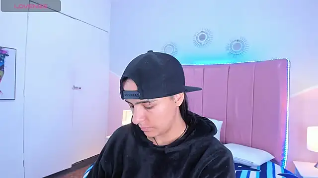 Liiam smith  online show from 10.22.25