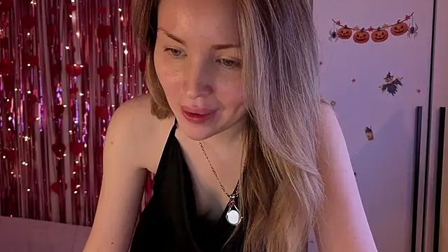 Lora Rosee online show from 05.31.26