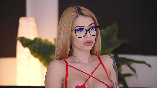 SkinnyBlondiie online show from 02.08.25