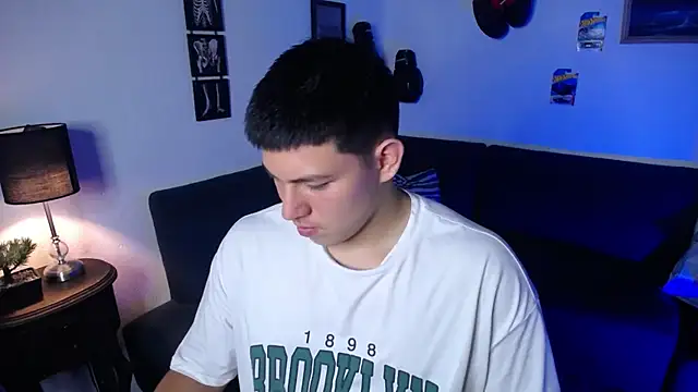 JamesCr  online show from 04.15.26