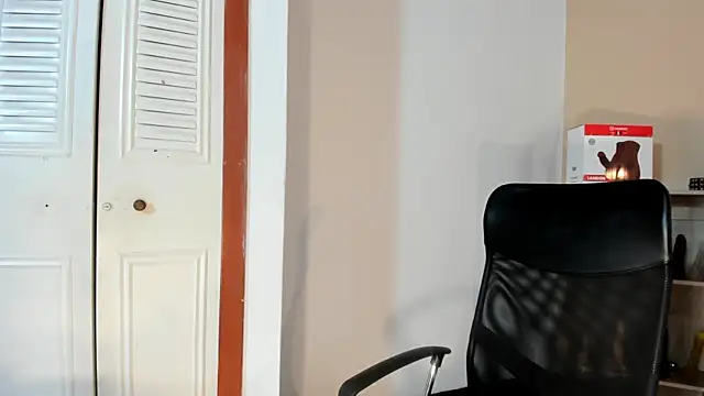 Snapshot of Violetta_0 chatting on 09.18.25 Violetta 0 online show from 09.18.25