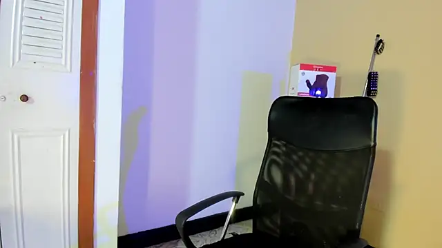 Snapshot of Violetta_0 chatting on 09.23.25 Violetta 0 online show from 09.23.25