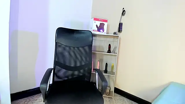 Snapshot of Violetta_0 chatting on 10.03.25 Violetta 0 online show from 10.03.25