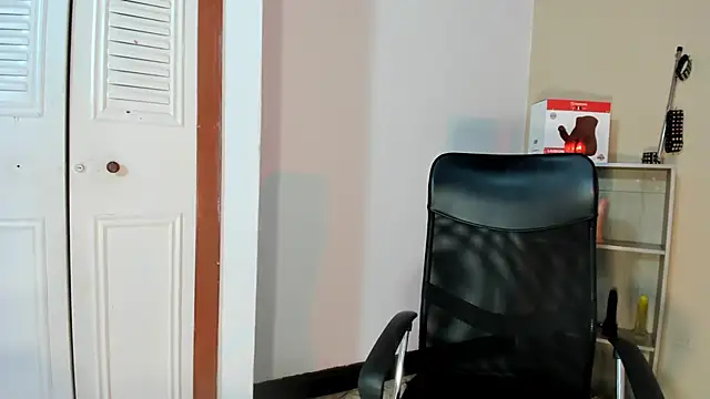 Snapshot of Violetta_0 chatting on 10.15.25 Violetta 0 online show from 10.15.25