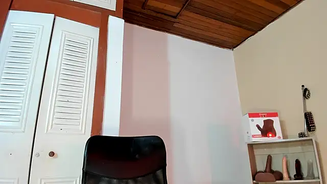 Snapshot of Violetta_0 chatting on 10.16.25 Violetta 0 online show from 10.16.25