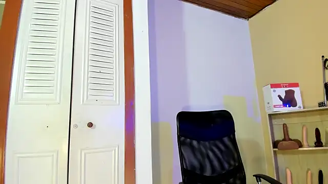 Snapshot of Violetta_0 chatting on 10.22.25 Violetta 0 online show from 10.22.25