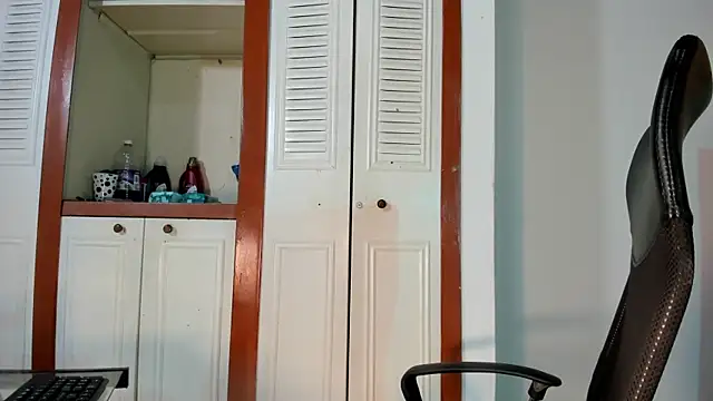 Snapshot of Violetta_0 chatting on 10.23.25 Violetta 0 online show from 10.23.25