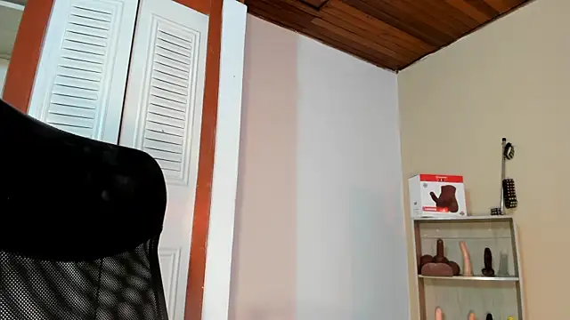 Snapshot of Violetta_0 chatting on 10.24.25 Violetta 0 online show from 10.24.25