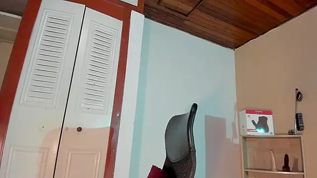 Snapshot of Violetta_0 chatting on 10.29.25 Violetta 0 online show from 10.29.25