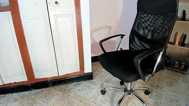 Snapshot of Violetta_0 chatting on 11.04.25 Violetta 0 online show from 11.04.25