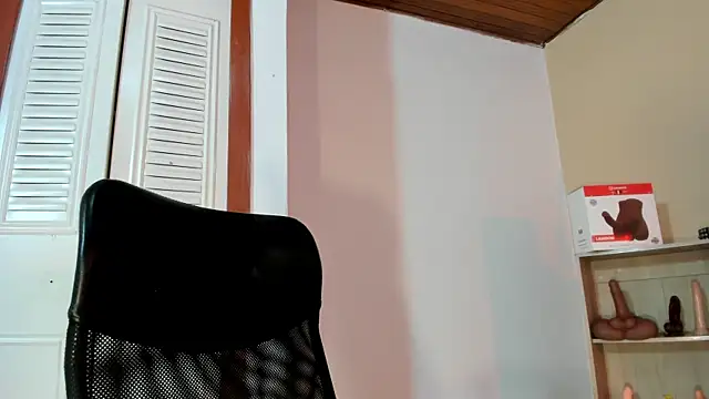 Snapshot of Violetta_0 chatting on 11.05.25 Violetta 0 online show from 11.05.25