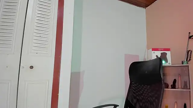 Snapshot of Violetta_0 chatting on 11.08.25 Violetta 0 online show from 11.08.25