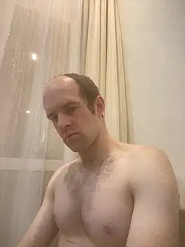 LynnAhNight online show from 10.27.25