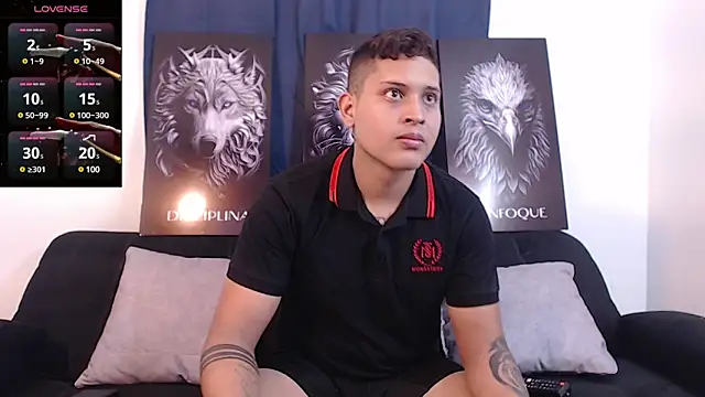 Snapshot of JohanSmith chatting on 02.12.25 JohanSmith online show from 02.12.25