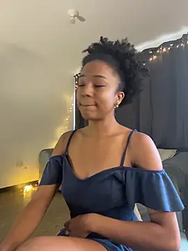 Snapshot of kiryB chatting on 12.21.25 kiryB online show from 12.21.25