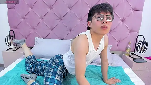 PepperTwink online show from 03.22.25