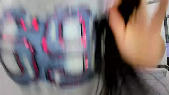 Snapshot of ZoeWan69 chatting on 05.01.26 ZoeWan69 online show from 05.01.26