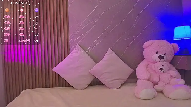 Snapshot of ariana_jhonson1 chatting on 03.24.26 ariana jhonson1 online show from 03.24.26