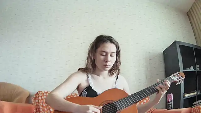 Snapshot of girliemilk chatting on 02.15.25 girliemilk online show from 02.15.25