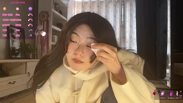 nanaliu6 online show from 11.28.25