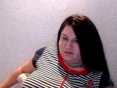 KiraSwee online show from 01.28.25