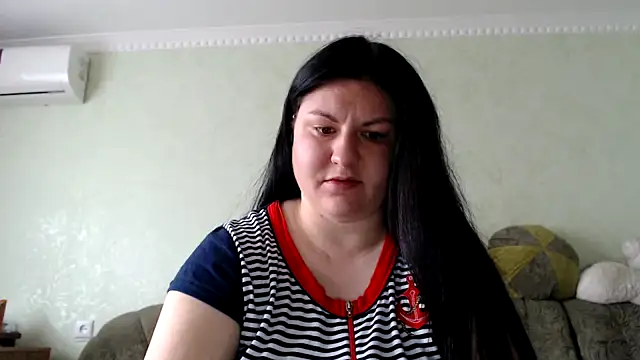 KiraSwee online show from 09.10.25