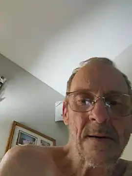 Snapshot of Dara4q chatting on 02.10.25 Dara4q online show from 02.10.25