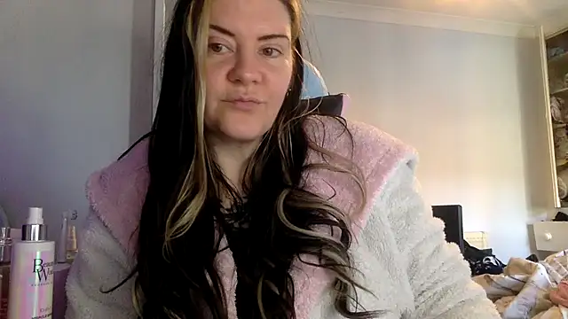 AureliaXOX online show from 02.05.25