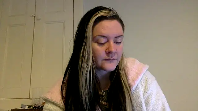 AureliaXOX online show from 02.12.25