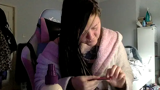 AureliaXOX online show from 02.13.25