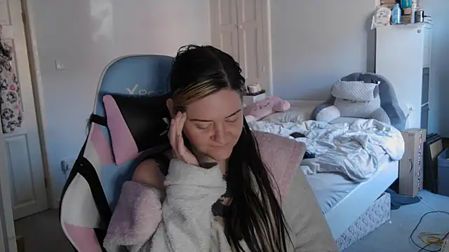 AureliaXOX online show from 03.06.25