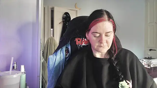 AureliaXOX online show from 11.18.25