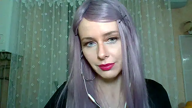 Snapshot of LuminousLady chatting on 02.11.25 LuminousLady online show from 02.11.25